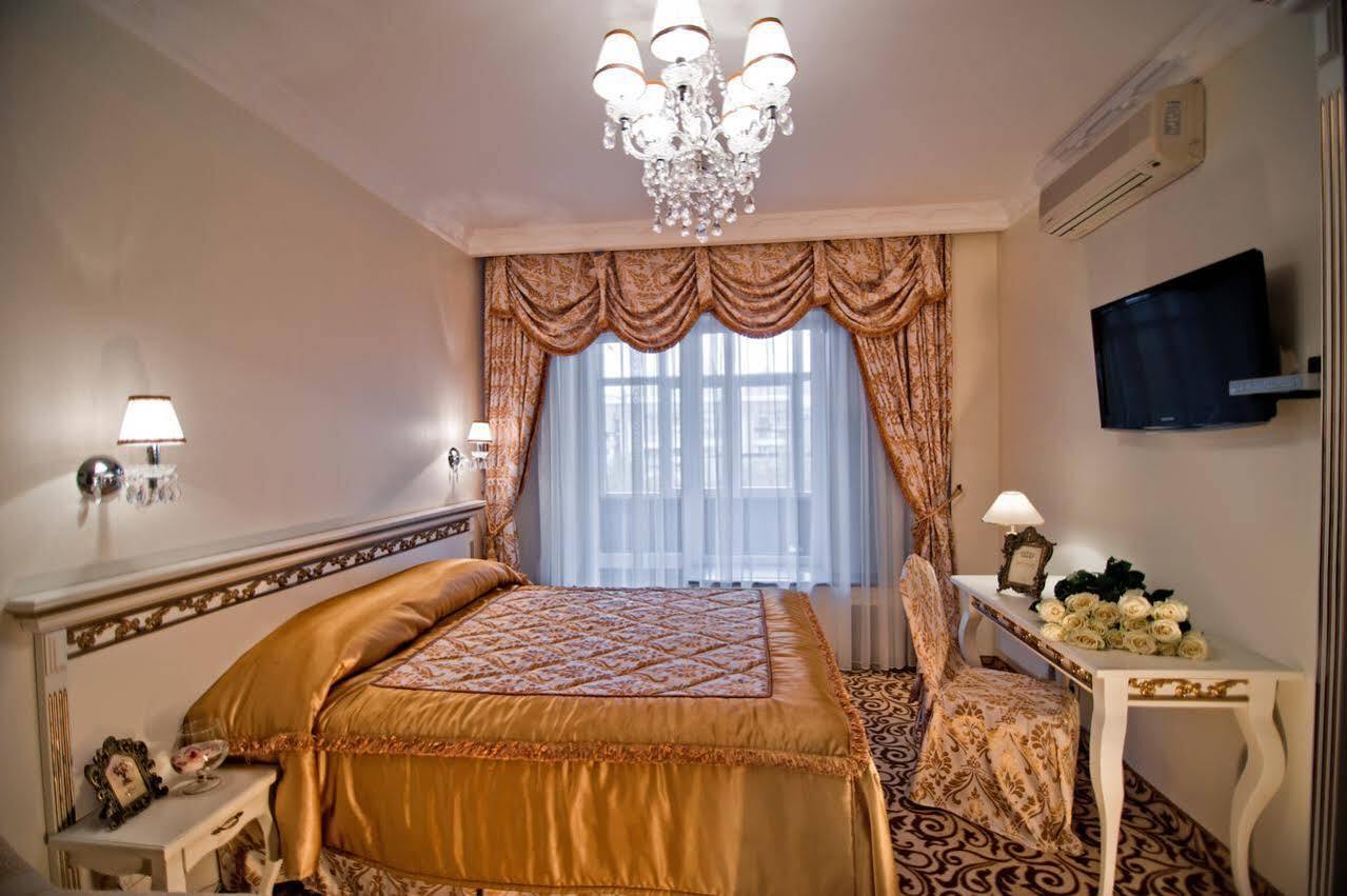 Royal City Hotel Kiev Oda fotoğraf