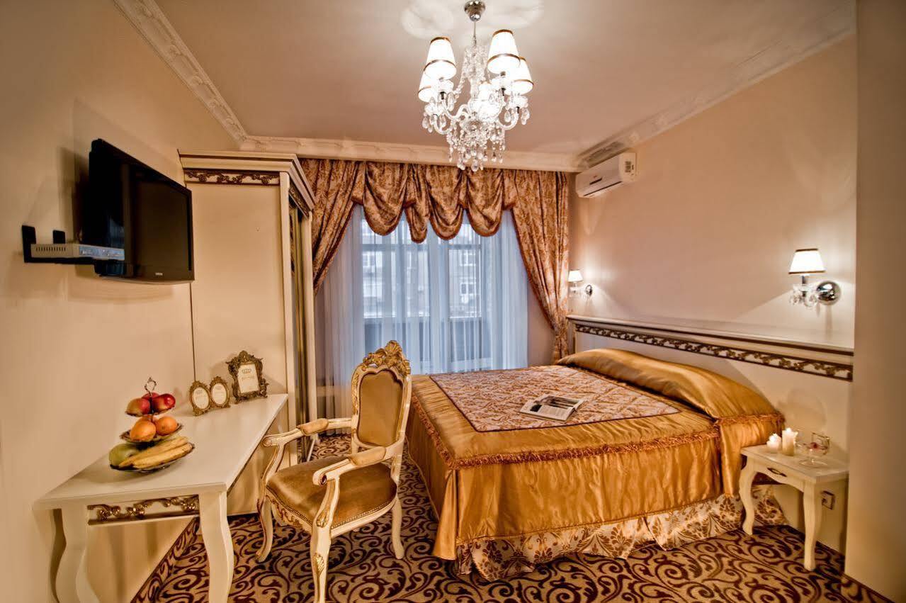 Royal City Hotel Kiev Oda fotoğraf